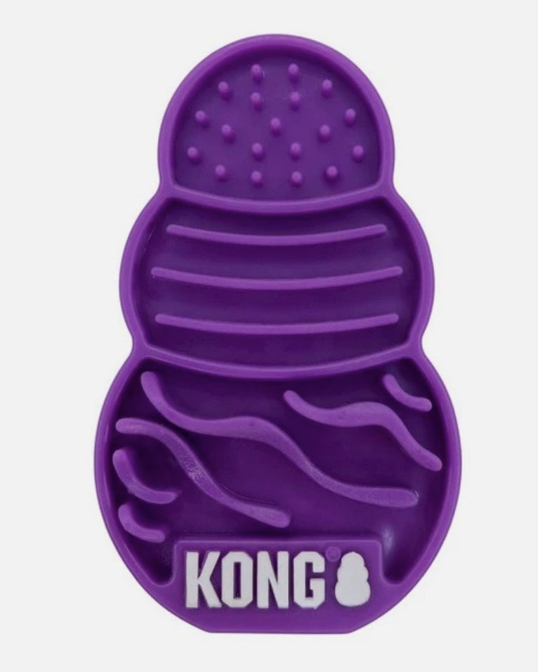 Kong Licks Kitty